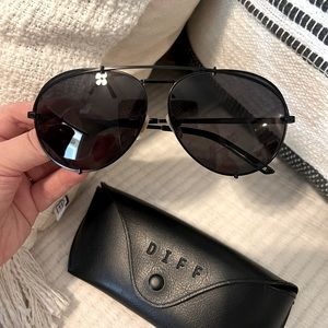 DIFF Eyewear Dash Sunglasses in Black